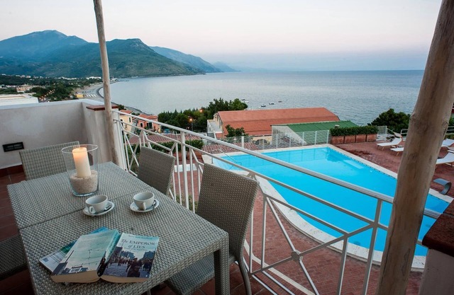 Petrosa - Wohnung mit Meerblick in der Ruve Bianche Residence mit Schwimmbad und Privatstrand