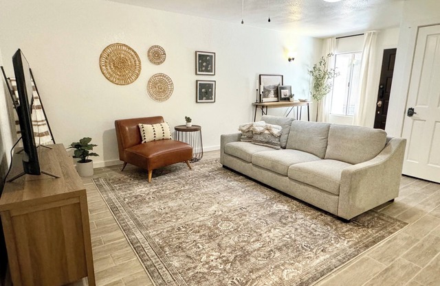 PETS STAY FREE! 3 bed 2 ba condo, with community pool -Sleeps 6