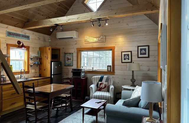 Pets Stay Free! 3 Modern Cottages, w/Heat & AC, 1st flr King & Stand-up Loft