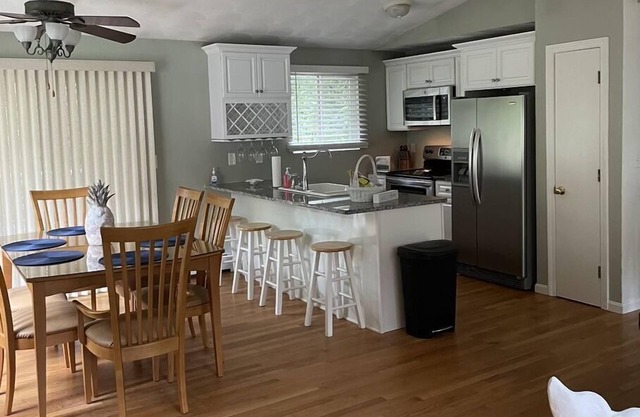 Pettaquamscutt Lake - 4 Bedroom, 2 Full Bath, Central Air