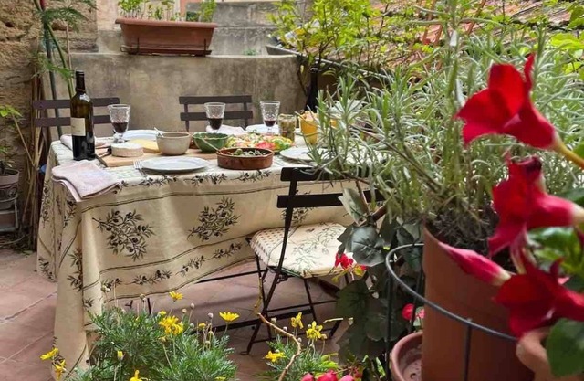 Elegantes und geräumiges Apartment mit charmanter Terrasse im historischen Zentrum