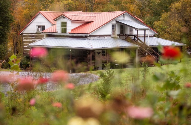 Pheasant Tail Cabin 3bd/2ba, firepit, perfect for anglers w/wading river access