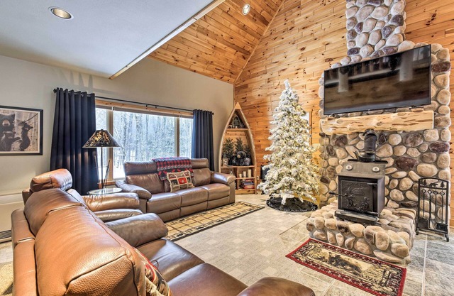 Phelps Cabin on 26 Acres w/ Fire Pit!