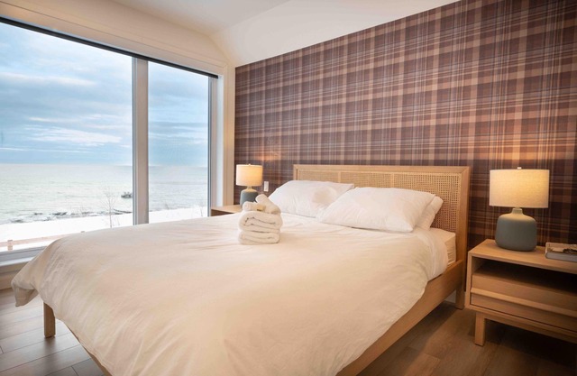 Phil Good 1219 | Ski, River view