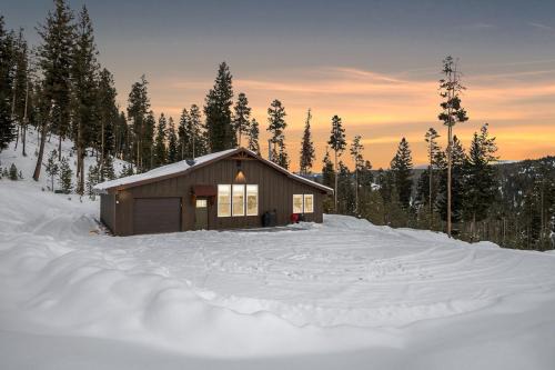 Philipsburg Family & Couples Cabin Ski Hike Relax