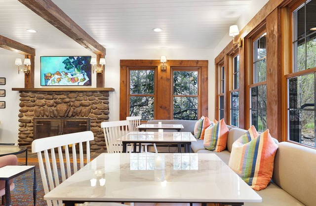Phoenicia Lodge