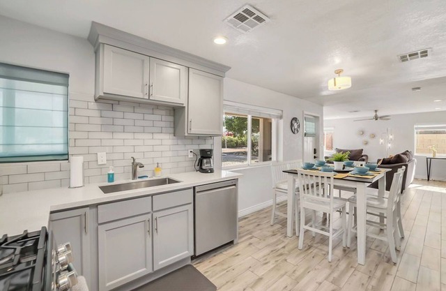 Phoenix Retreat, Main House and Casita, Sleeps 8