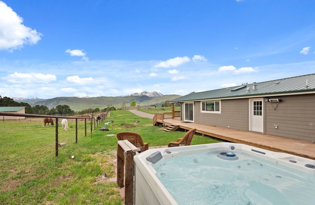 Piñon Hollow | Retreat w/ Hot Tub & Mtn Views