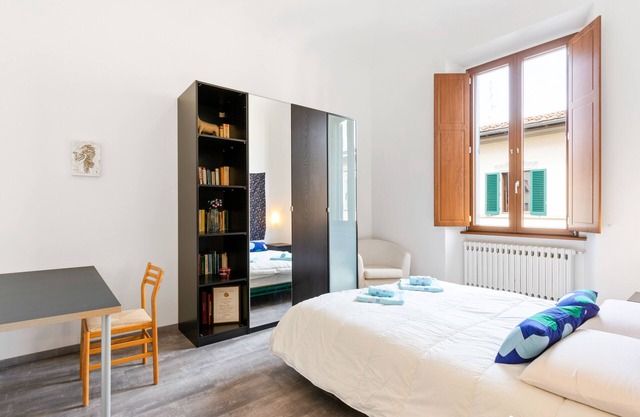 Piazza Alberti Apartment with Terrace