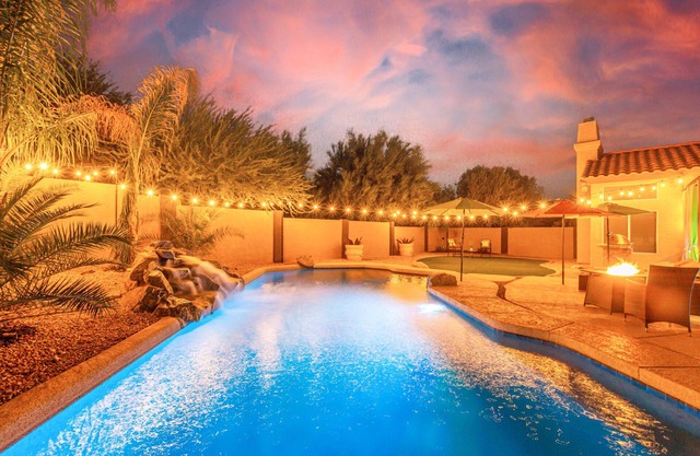 Neues Zuhause! Seltene Luxury Lakefront Villa Oasis. Single Level w / beheizter Pool & Spa.