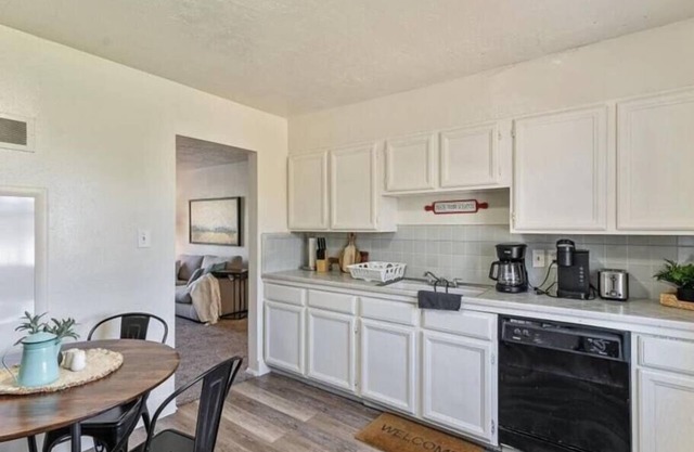 Pickle ball court closeby, Peaceful Neighborhood!