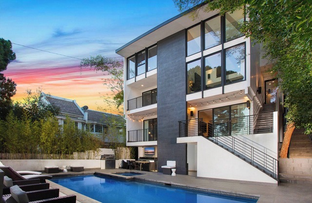 Pickleball, basketball court 5 bedroom Estate