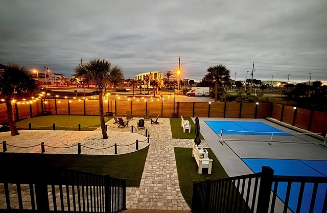 Pickleball Paradise - Spacious 6-bedroom house on beautiful Pensacola Beach.