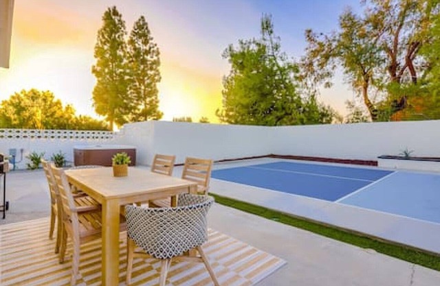 Pickleball Paradise by Rather Be Properties: Luxury Retreat with Hot Tub