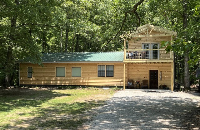 Pickwick Lake Retreat- 1.8 miles to marina and boat ramp