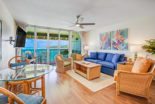 "Picture Perfect" Oceanfront Beauty Top Floor at Wailua Bay View!