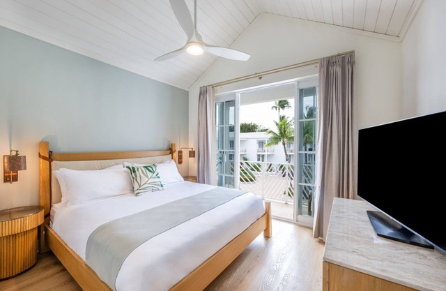 Picture-Perfect Villas Offering Pool Relaxation & Ocean Adventures Nearby