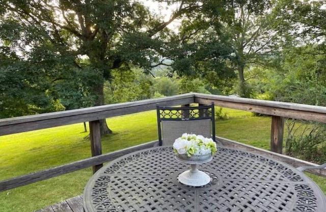 Picture Window Paradise, home with stunning view!