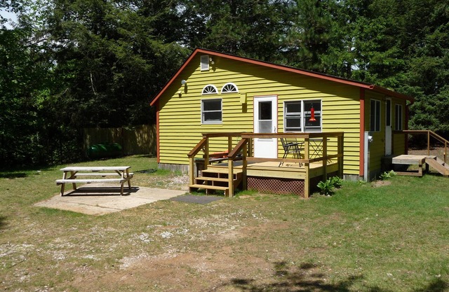 Foto de la zona de las rocas Lake Front Cottage en Upper Peninsula Michigan