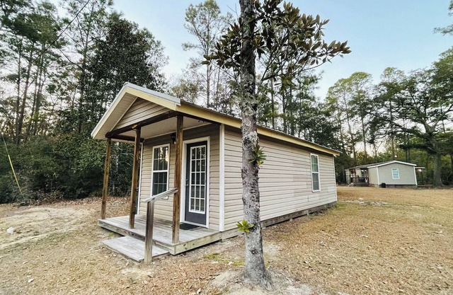 Picturesque and Peaceful Tiny HousenNestled in Ludowici Ga.