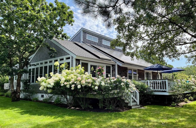 Aktualisiert Contemporary Home Umgebung von Long Point Beach