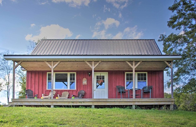 Picturesque Cabin set on 150-acre farm, 5-minute drive to Chautauqua Institute