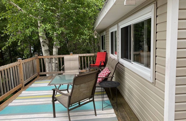 Picturesque Cottage w/ hot tub on Trout Lake