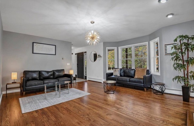 Picturesque, Cozy & Fun ~ GameRoom ~ Spacious Yard