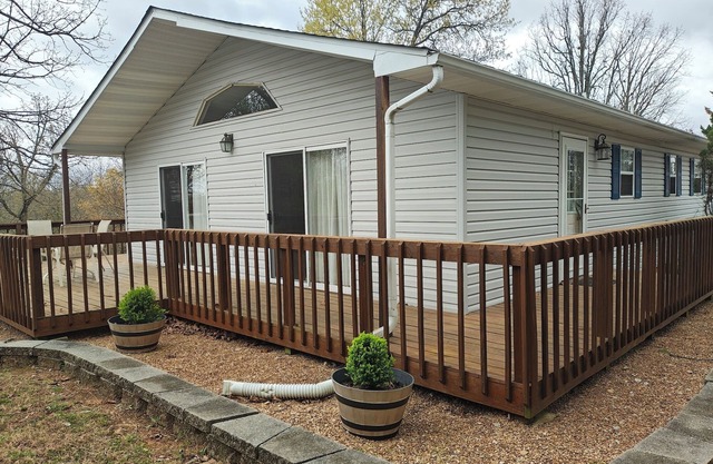 Picturesque Executive House #22 w/jacuzzi and views of Norfork lake