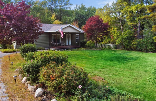 Picturesque Family Getaway: Close to Beach ~ Yard!
