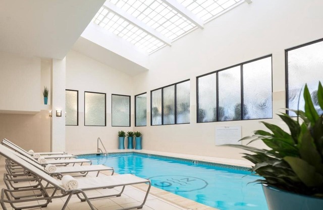 Picturesque Harbor Hotel with Outdoor Pool | Relaxing Waterview Room