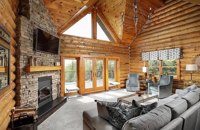 Picturesque Log Home, Family Fun with Scenic Views