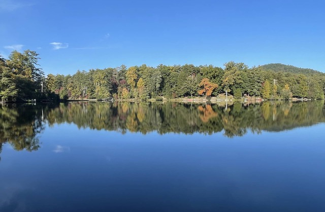 Malerische Bergrest Lake Cabin