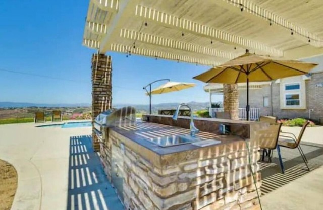 Picturesque mountain views in Avocado Country