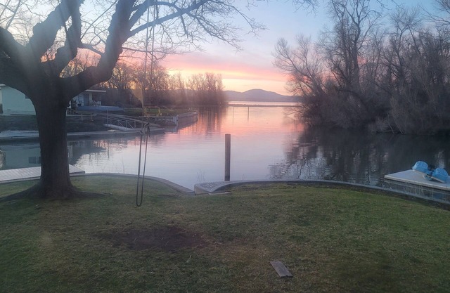 Picturesque sunset views perfect for couples, families and fishermen