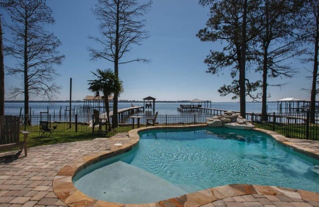 Pier - Pool - Pet Friendly - Waterfront - 3-bedroom house on Perdido Bay.
