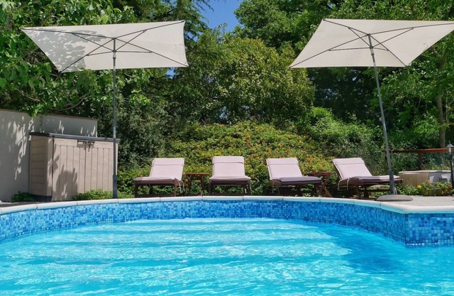 Pietramelina- Schöne Bauernhaus aus Stein mit Pool in ruhiger Tallage
