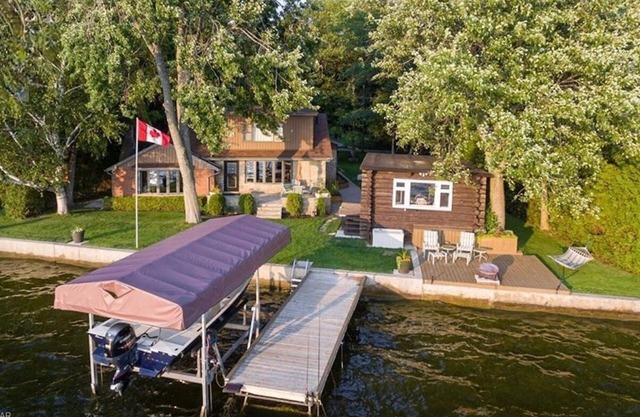 Pigeon Lake Cottage