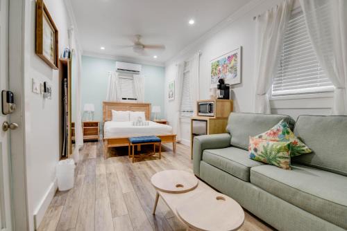 Pilar Cottage - Harbor Walk Hideaways