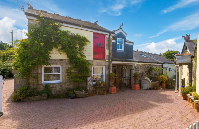 Pilgrims Barn – Hayle – On-Site Parking – Courtyard Garden