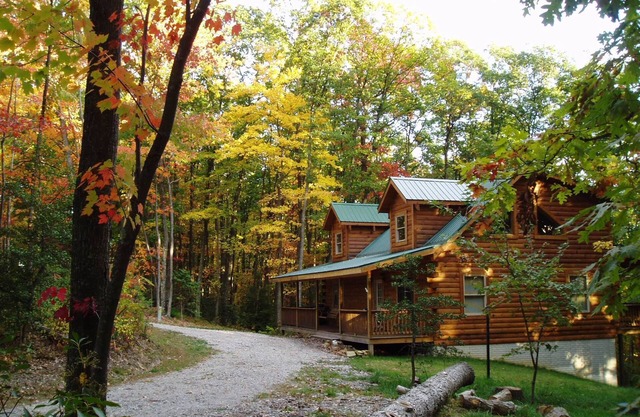 Pillow Rock Deluxe Luxury Log cabin in the New River Gorge area