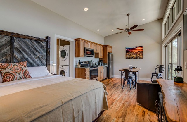 PILOT COVE Studio Cabin - Moderner Luxus mit Natur!