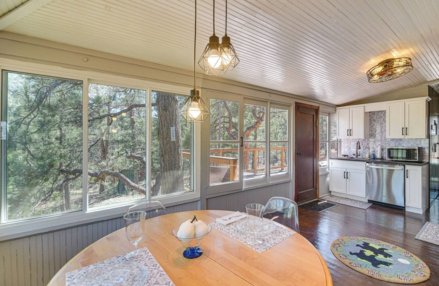 Pine 'Chateau Guest Cabin' w/ Mtn Views & Sauna!