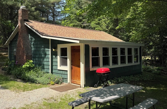 PINE COTTAGE - Pet Friendly Lakefront Cottage on Thayer Lake