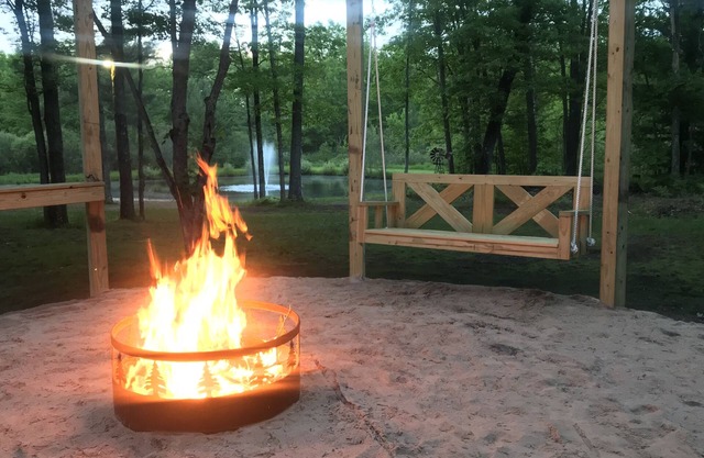 Pine Creek Cove auf 20 Hektar mit Teich, Bach, Wanderwegen, Dish Network, WiFi + mehr!