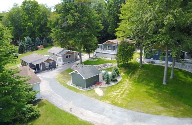 PINE - Grace Landing Cottages With Stunning Sunsets Over Hamlin Lake..