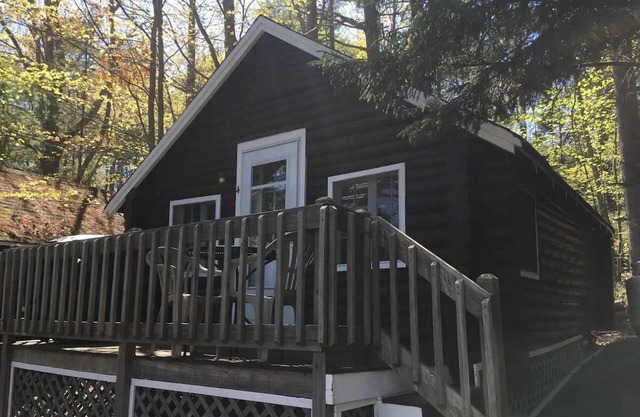 Pine Grove Cottages: Cottage 4: Studio Cottage - Pet Friendly
