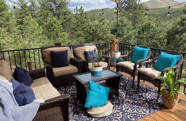 Pine Haven: Mountain Home w/hot tub and Amazing Views