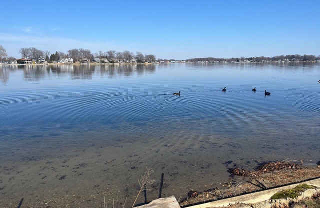 PINE LAKE RETREAT-Spacious 6-bedroom house on the Lake with Pontoon