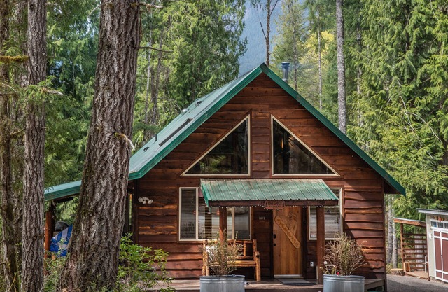 Pine Lodge *** Schlafmöglichkeiten für 12 * WIFi * Private Hot Tub * Pet Friendly